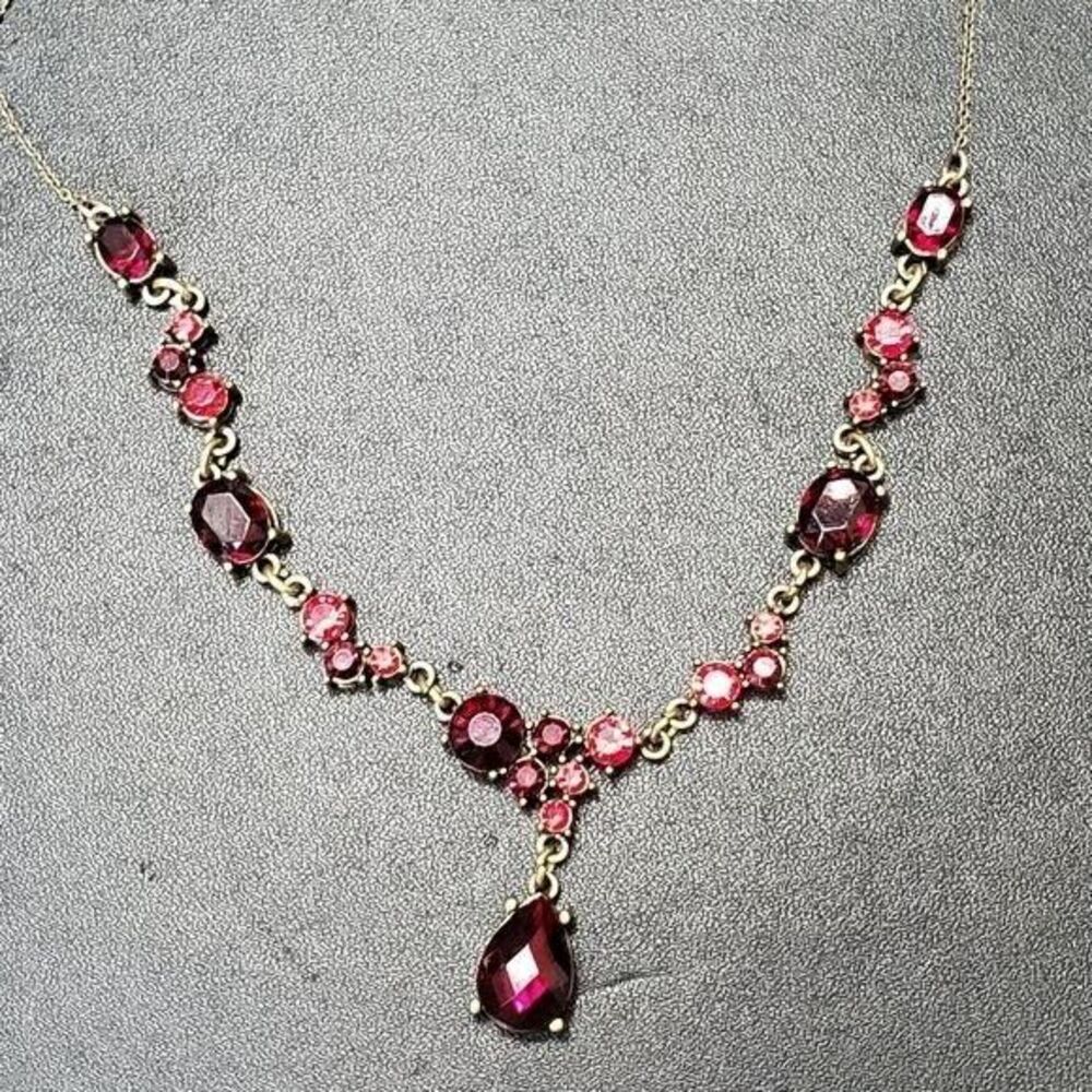 Avon gold tone red rhinestone necklace